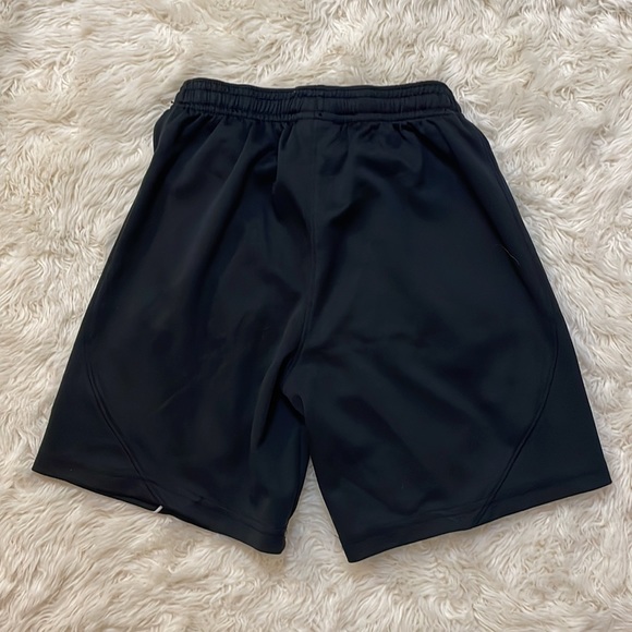 ⚽️🖤UMBRO KIDS SHORTS • SIZE SMALL🖤⚽️ - Picture 4 of 4